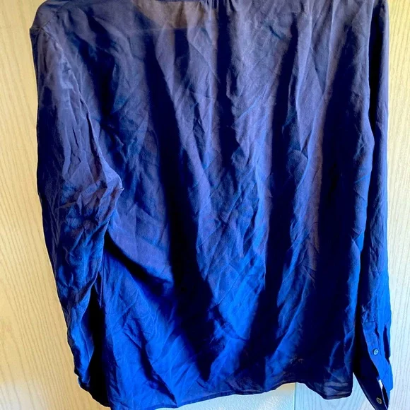 Dark navy 100% silk dressy top. Size Large - Picture 4 of 5